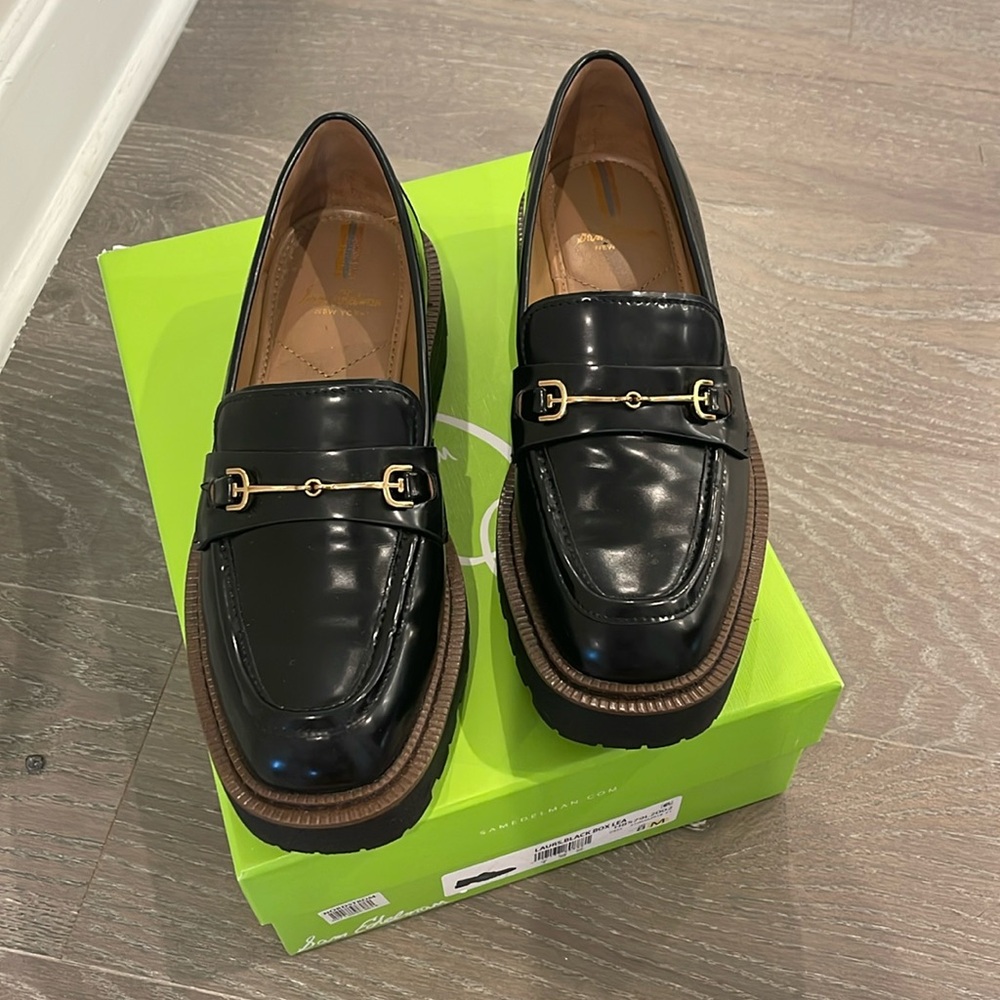 Sam Edelman Lug Sole Loafer with brass cross bar. Size 8 Like New